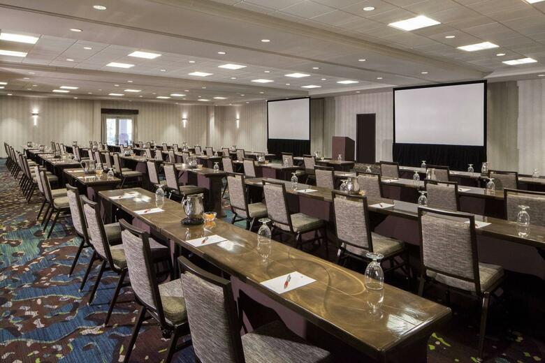 Hotel Dallas Marriott Suites Market Center