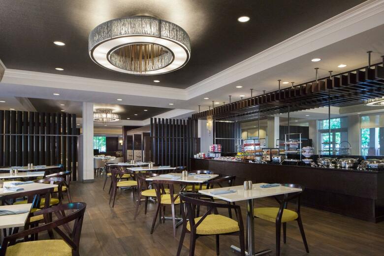Hotel Dallas Marriott Suites Market Center