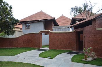 Hotel Hoysala Village Resort