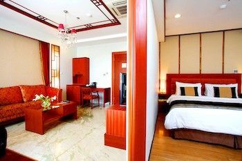 Amos Cozy Hotel & Convention Hall