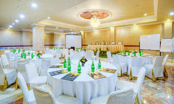 Amos Cozy Hotel & Convention Hall