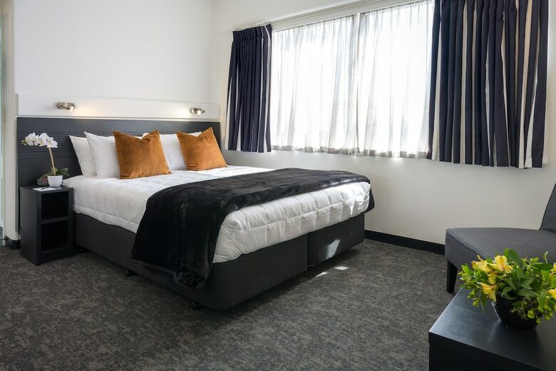 Bay Plaza Hotel