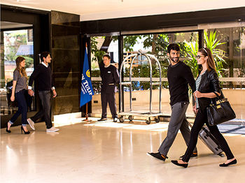 Golden Tulip Suites Dubai