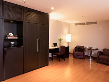 Golden Tulip Suites Dubai