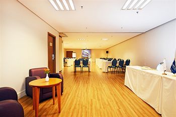 Golden Tulip Suites Dubai