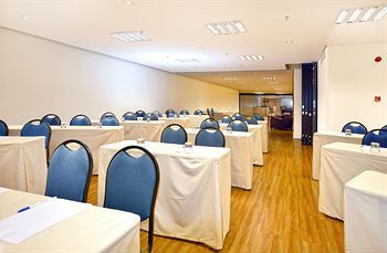 Golden Tulip Suites Dubai