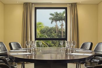 Hotel Le Meridien Ogeyi Place