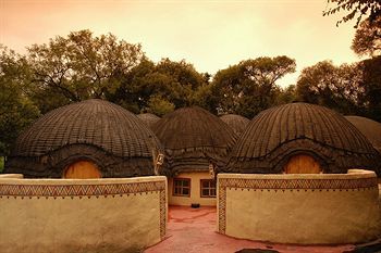 Posada Lesedi Cultural Village
