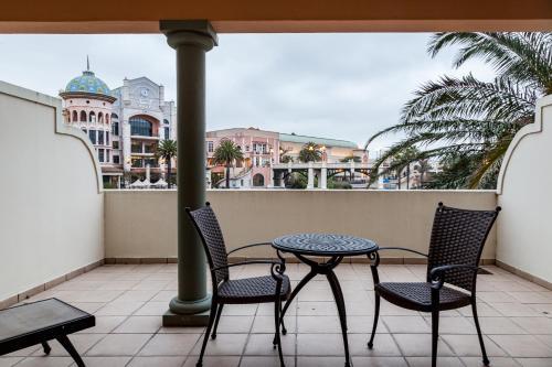 Island Club Hotel & Apartments