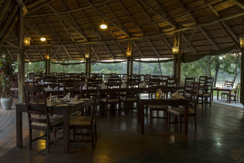 Hotel A'zambezi River Lodge