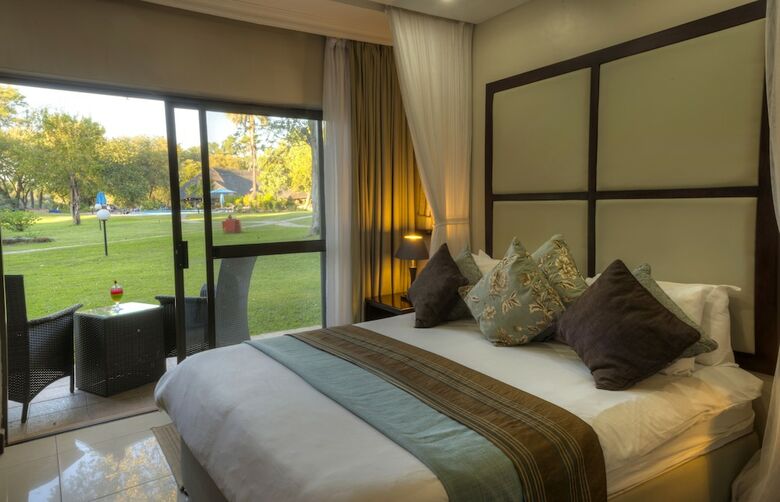 Hotel A'zambezi River Lodge