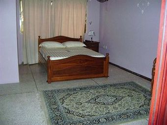 Hotel East Airport Guesthouse