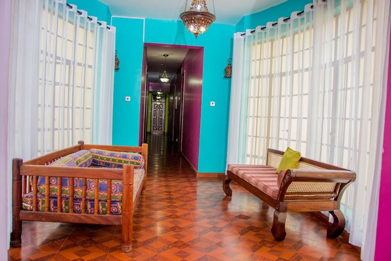Hotel Karen Inn And Suites
