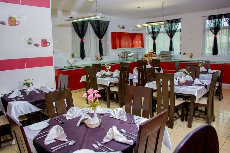 Hotel Karen Inn And Suites
