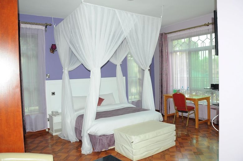 Hotel Karen Inn And Suites