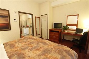 Pomeroy Inn & Suites Hotel