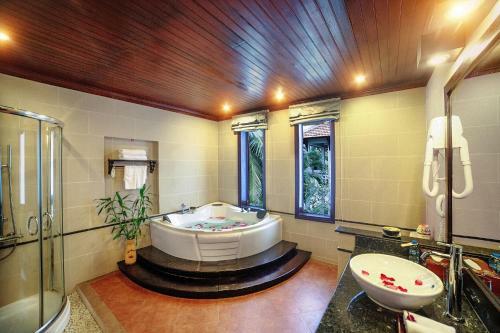 Hotel Hoi An Beach Resort