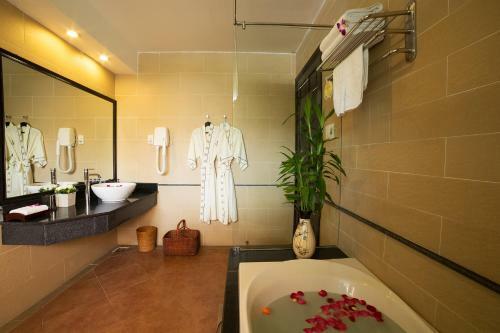 Hotel Hoi An Beach Resort