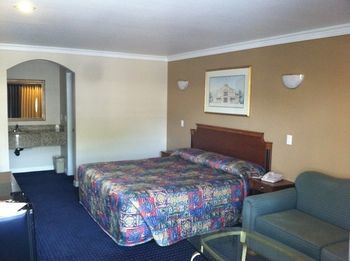 Motel Walnut Inn & Suites