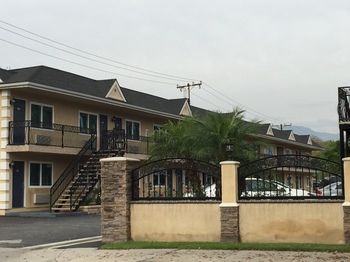 Motel Walnut Inn & Suites
