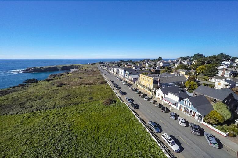 The Mendocino Hotel And Garden Suites