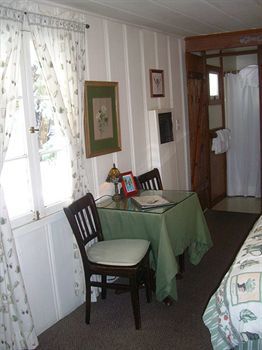 Tahoma Meadows Bed And Breakfast Cottages