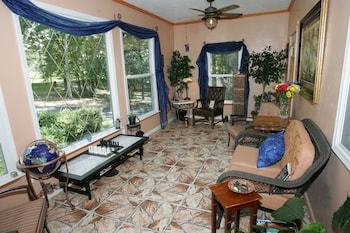 Little English Guesthouse Bed And Breakfast