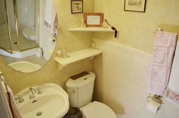 Little English Guesthouse Bed And Breakfast