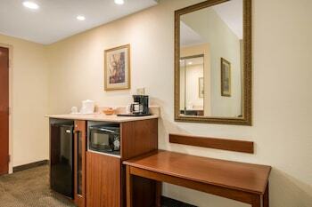Hotel Quality Inn & Suites