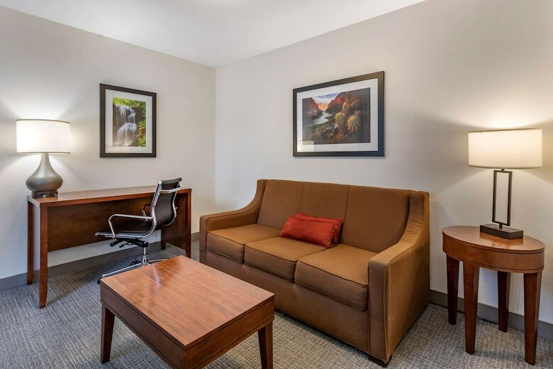 Hotel Comfort Inn & Suites