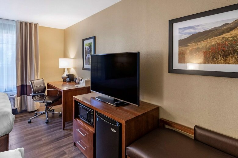 Hotel Comfort Inn & Suites