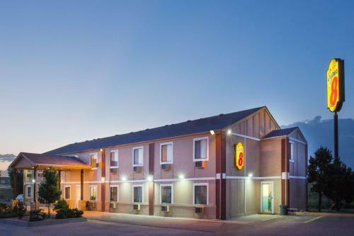 Motel Super 8 Limon