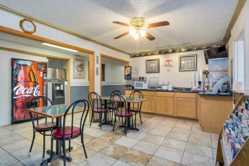 Motel Super 8 Limon