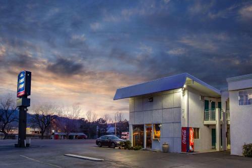 Hotel Howard Johnson Express Inn - Colorado Springs