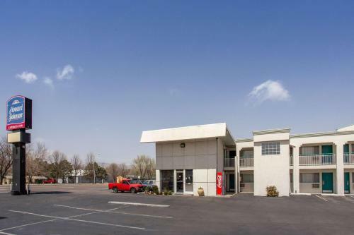 Hotel Howard Johnson Express Inn - Colorado Springs
