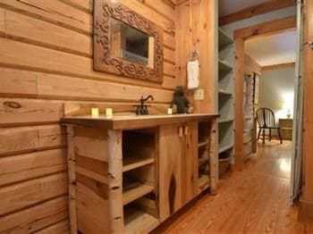 Beechwood Inn - Bed Breakfast And Wine Cellar