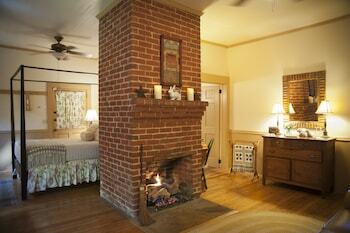 Beechwood Inn - Bed Breakfast And Wine Cellar
