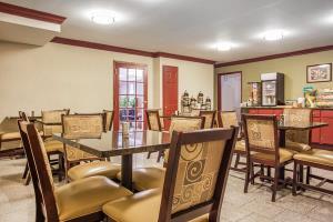 Hostal Quality Inn & Conference Center