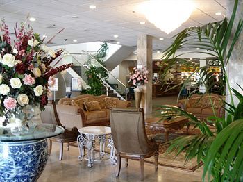 Lincoln Plaza Hotel