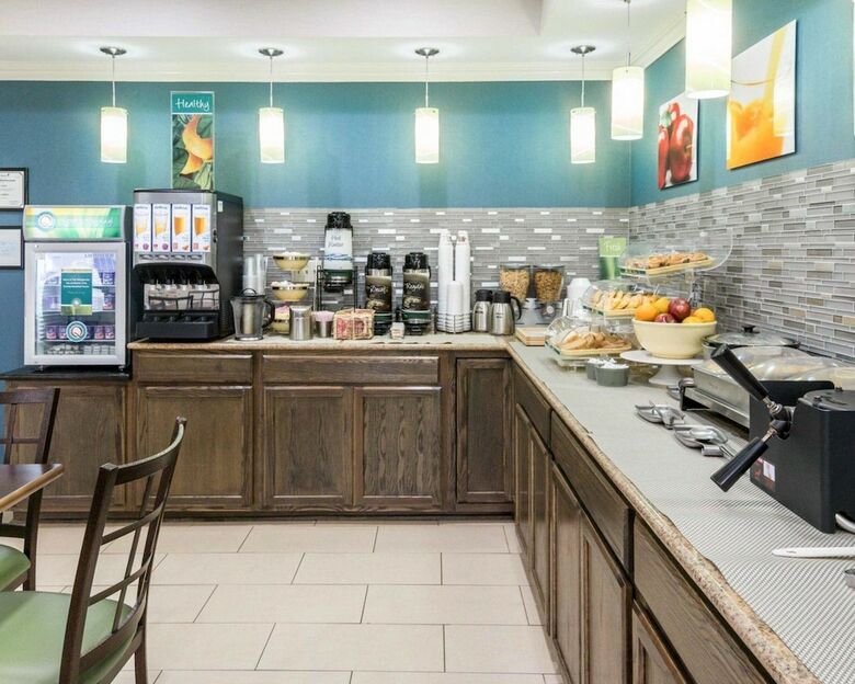 Hostal Quality Inn And Suites