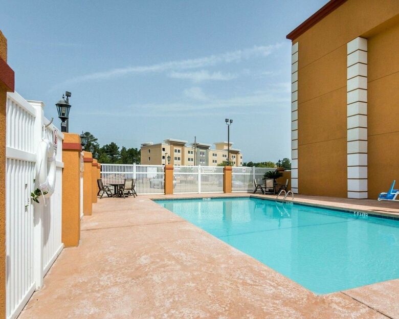 Hostal Quality Inn And Suites