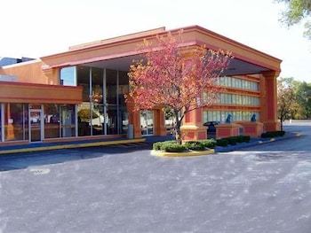 Hotel A Victory Inn & Suites- Muskegon