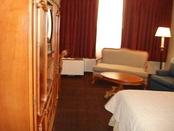 Hotel A Victory Inn & Suites- Muskegon