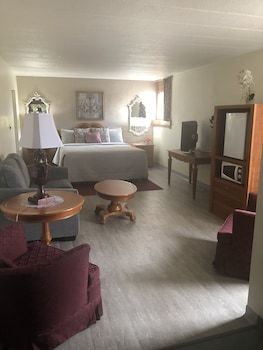 Hotel A Victory Inn & Suites- Muskegon