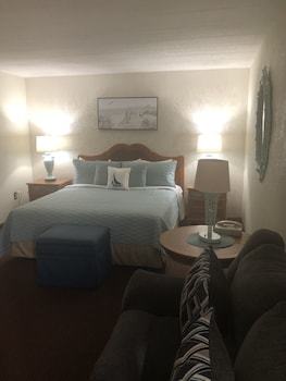 Hotel A Victory Inn & Suites- Muskegon