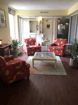 Hotel A Victory Inn & Suites- Muskegon