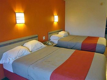 Motel 6 Detroit - East Warren