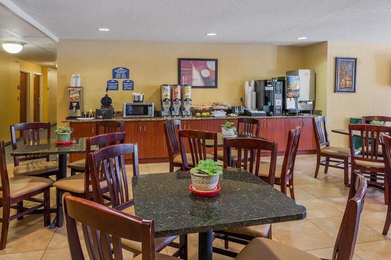 Hotel Microtel Inn & Suites By Wyndham Hillsborough