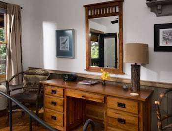 Bent Creek Lodge Bed & Breakfast