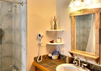 Bent Creek Lodge Bed & Breakfast